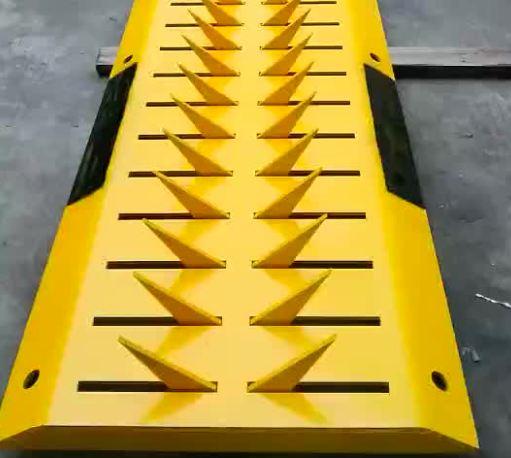 Two Sided Automatic Road Spike Barrier